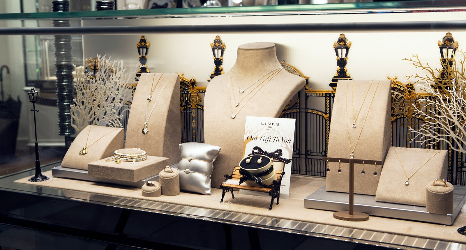 Links of London Jewelry Presentation