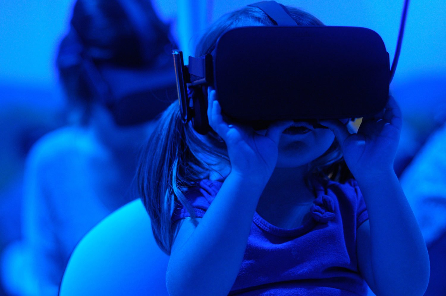 girl with vr